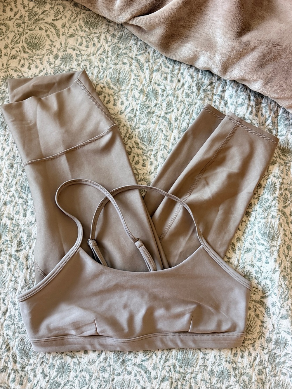 ALO Yoga Strappy Sports Bra tan Taupe Neutral Yoga
